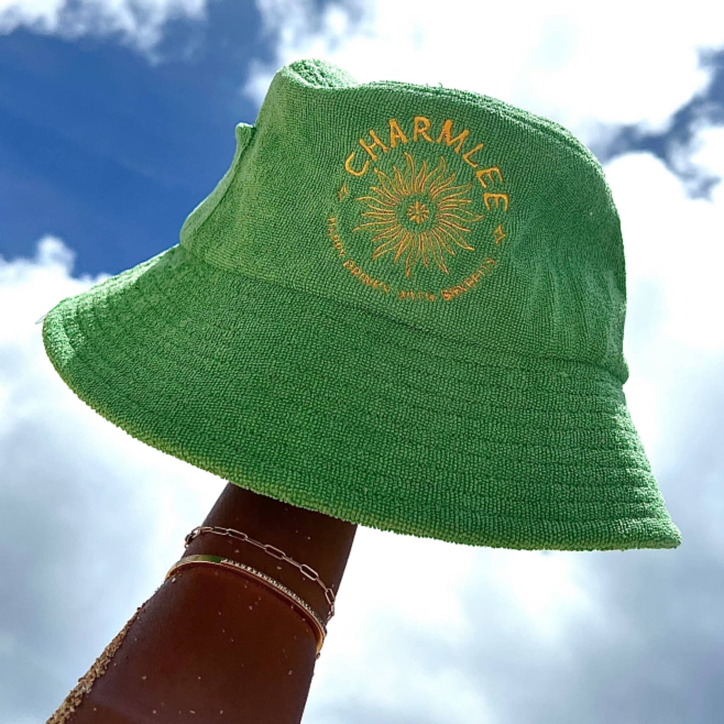 BUCKET HAT